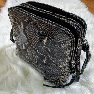 NWT New Banana Republic Python Snakeskin Crossbody Bag Purse Double Zippers